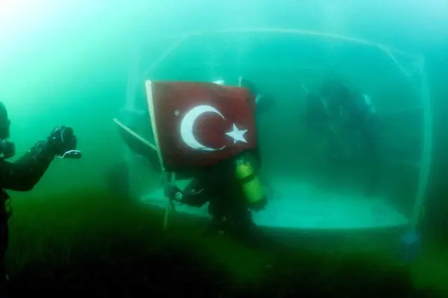Akvaryum Adam Dünya Rekorunu İkiye Katladı