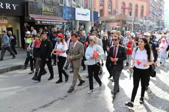 Çocuk Bandosundan Alkış Alan Gösteri Çocuk Bandosundan Alkış Alan Gösteri