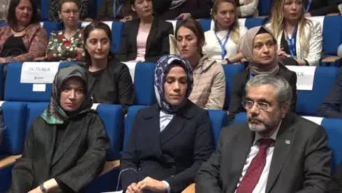 Dr. Esra Albayrak: 'ebeler Sistemin Dışına İtilmiş Durumda?