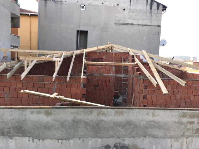 İhmal Canına Mal Oldu! 11 Yaşındaki Çocuk Başına Düşen Kalas Yüzünden Öldü