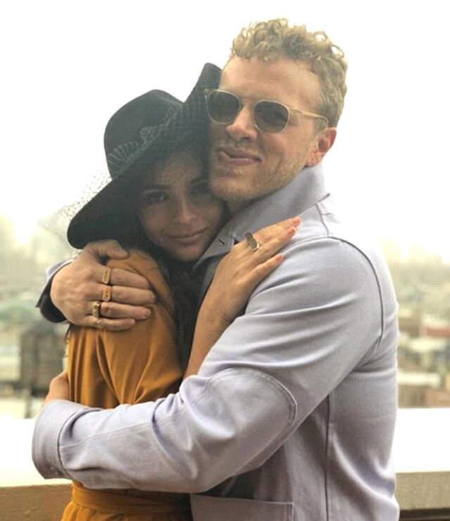 Taze Gelin Emily Ratajkowski, Aldatıldı