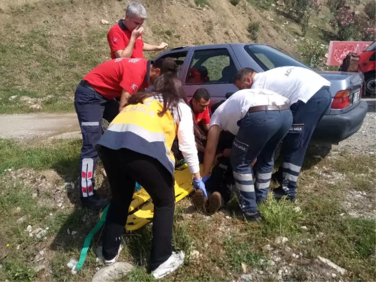 Adana'da Otomobiller Kafa Kafaya Çarpıştı: 1 Yaralı