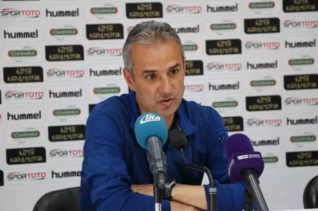Ankaragücü Futbolcularından Basın Toplantısında Sulu Kutlama