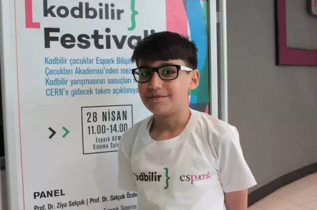 Espark Geleceğin Yazılımcılarını Mezun Ediyor, Birinciye Cern'e Gezisi Hediye Ediyor