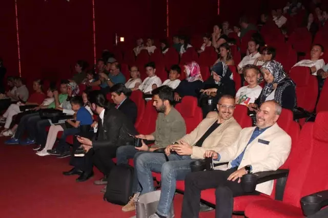 Espark Geleceğin Yazılımcılarını Mezun Ediyor, Birinciye Cern'e Gezisi Hediye Ediyor Espark Geleceğin Yazılımcılarını Mezun Ediyor, Birinciye Cern'e Gezisi Hediye Ediyor