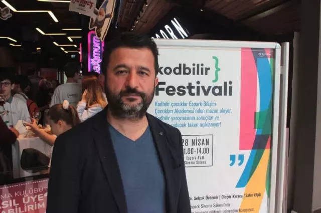 Espark Geleceğin Yazılımcılarını Mezun Ediyor, Birinciye Cern'e Gezisi Hediye Ediyor Espark Geleceğin Yazılımcılarını Mezun Ediyor, Birinciye Cern'e Gezisi Hediye Ediyor