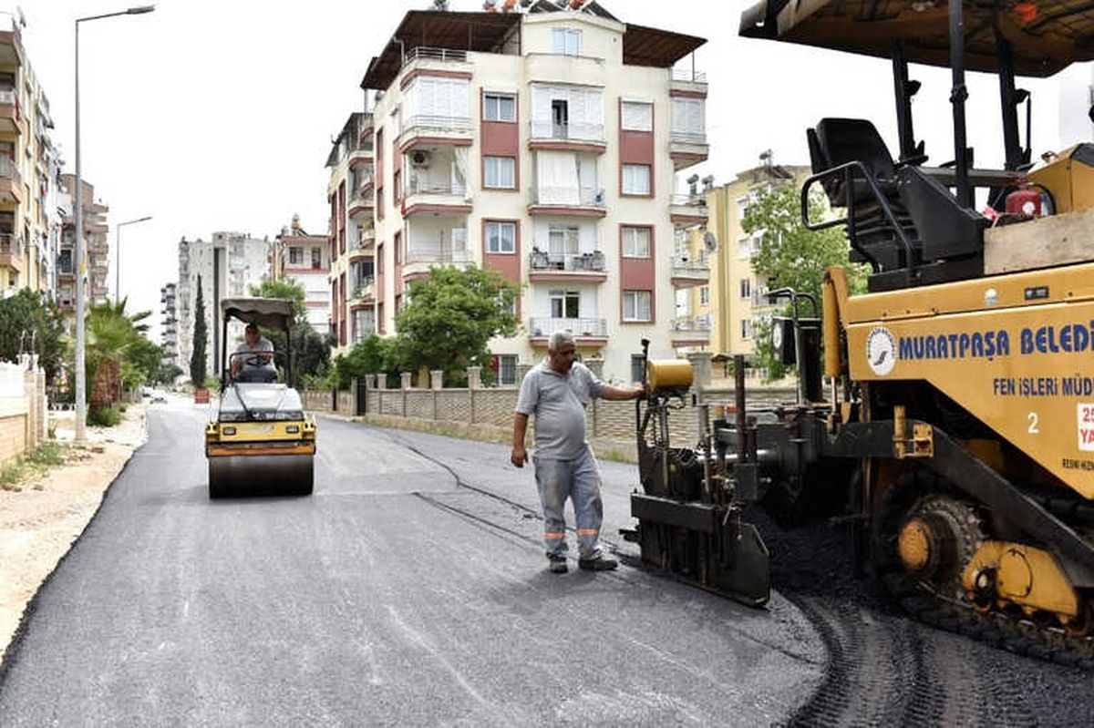 Muratpaşa Belediyesinden Yenigün'de Asfalt Çalışmaları