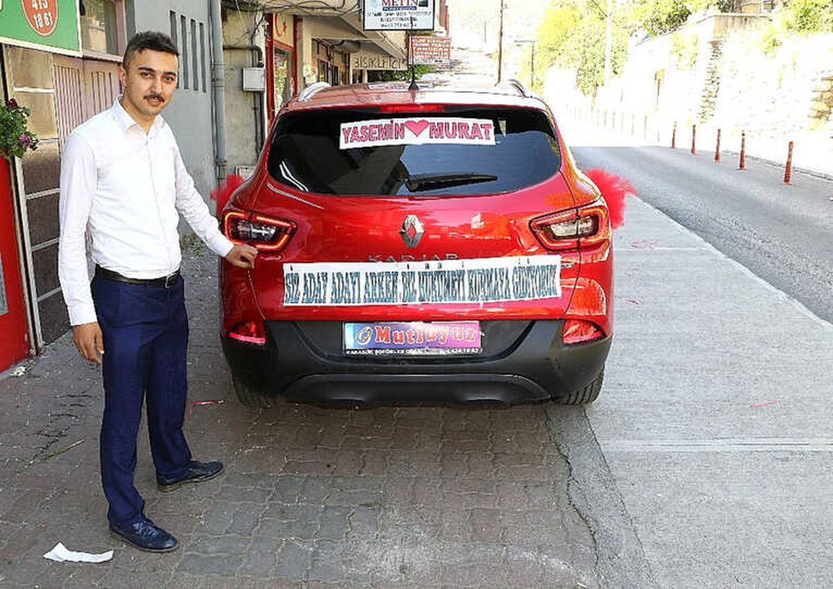 Gelin Arabalarında İlginç Yazılar Görenleri Güldürüyor