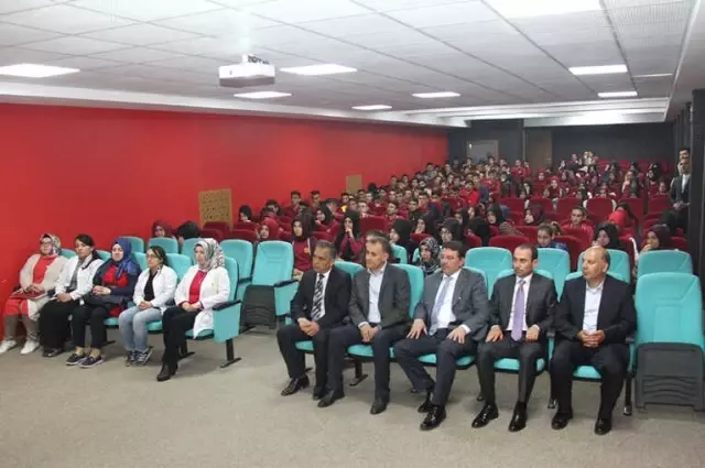 Milli Eğitim Müdürü Yıldız'dan Üniversiteye Hazırlananlara Motivasyon