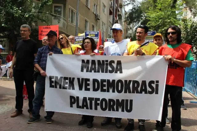 1 Mayıs'ta Türkülü Halaylı Kutlama 1 Mayıs'ta Türkülü Halaylı Kutlama