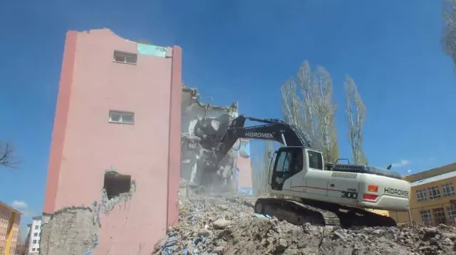 Malazgirt İlçesi İnşaat Alanına Döndü Malazgirt İlçesi İnşaat Alanına Döndü