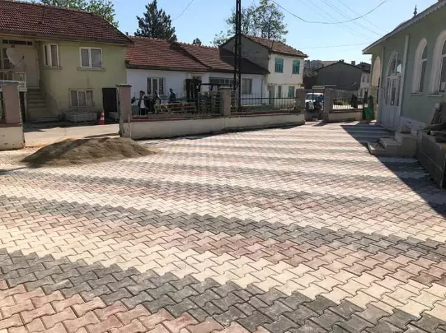 Yüzbaşı Camii'nin Çevre Düzenlemesi Tamamlandı Yüzbaşı Camii'nin Çevre Düzenlemesi Tamamlandı