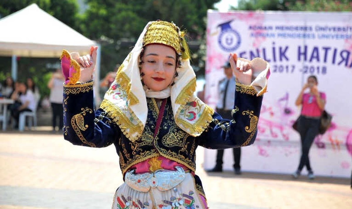 Adü'de Bahar Şenlikleri Başladı