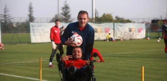 Eskişehirsporlu Küçük Dev Adam Sneijder'i Eskişehir'e Davet Etti