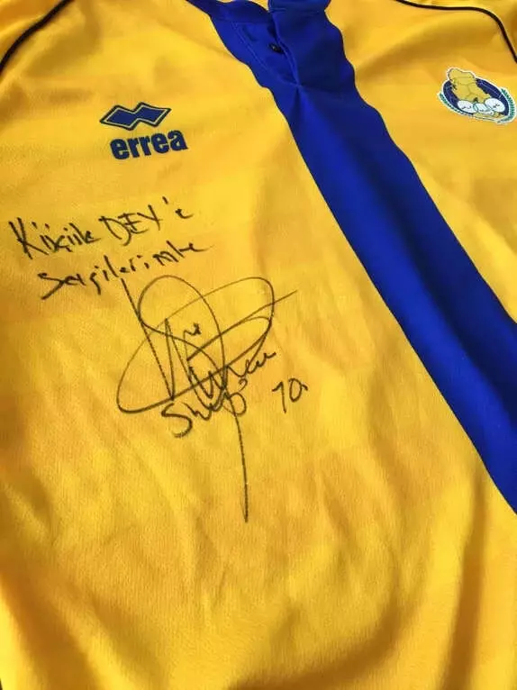 Eskişehirsporlu Küçük Dev Adam Sneijder'i Eskişehir'e Davet Etti Eskişehirsporlu Küçük Dev Adam Sneijder'i Eskişehir'e Davet Etti