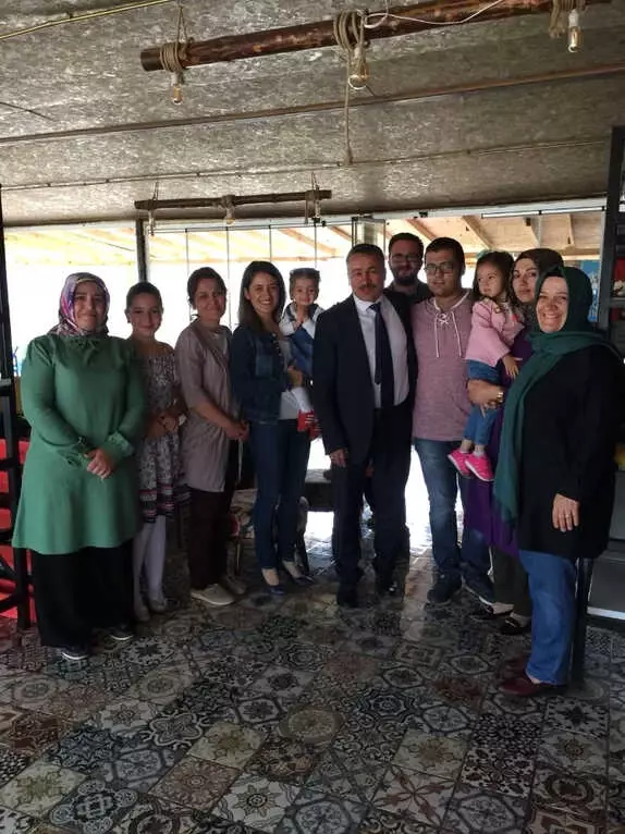 Başkan Tutal'dan Engelli Gence Doğum Günü Sürprizi Başkan Tutal'dan Engelli Gence Doğum Günü Sürprizi