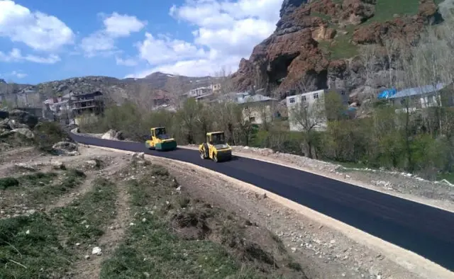Büyükşehir Kırsalda da Yol Yapıyor