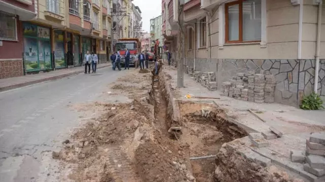 Karacabey'deki Hummalı Altyapı Çalışmalarına Vatandaşlardan Hoşgörülü Yaklaşım