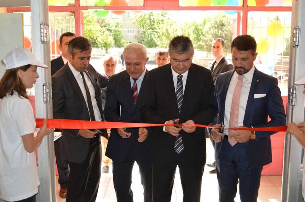 Sivrihisar'da Tübitak 4006 Bilim Fuarı Açıldı