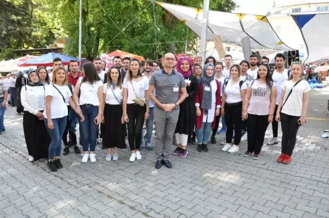 Üniversiteli Gençlerden 'Seven Eller' Projesi Üniversiteli Gençlerden 'Seven Eller' Projesi