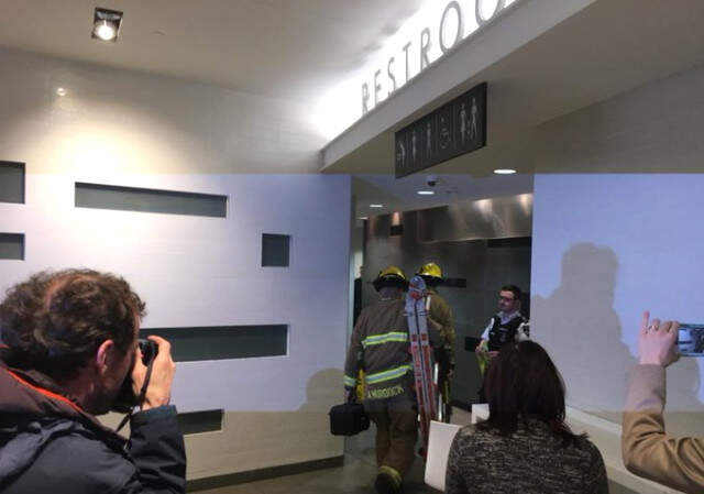 AVM'de Kadınlar Tuvaletinin Sensör Panelini Söken Tamirci İçeride Sıkışmış Erkek Cesedi Buldu