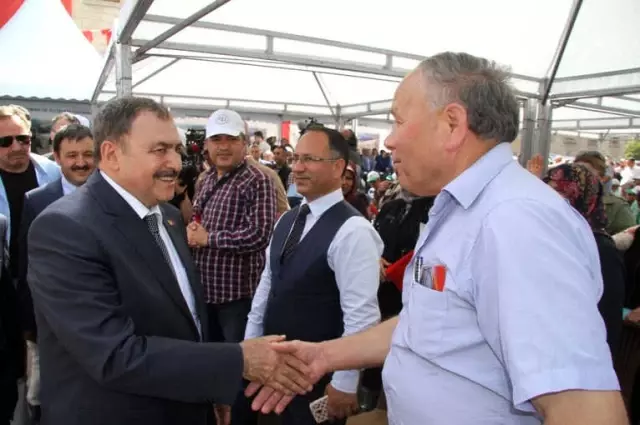 Bakan Eroğlu'ndan '24 Haziran'da Sandık Başına Gidin' Çağrısı Bakan Eroğlu'ndan '24 Haziran'da Sandık Başına Gidin' Çağrısı