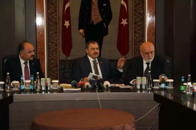 Bakan Eroğlu'ndan '24 Haziran'da Sandık Başına Gidin' Çağrısı Bakan Eroğlu'ndan '24 Haziran'da Sandık Başına Gidin' Çağrısı