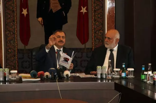Bakan Eroğlu'ndan '24 Haziran'da Sandık Başına Gidin' Çağrısı Bakan Eroğlu'ndan '24 Haziran'da Sandık Başına Gidin' Çağrısı