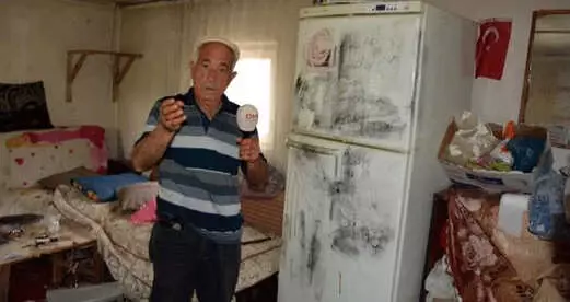 Evden Kitap Çalan Hırsızların İlginç Notu: Hacı Abi Sayende Okur Yazar Olduk Evden Kitap Çalan Hırsızların İlginç Notu: Hacı Abi Sayende Okur Yazar Olduk