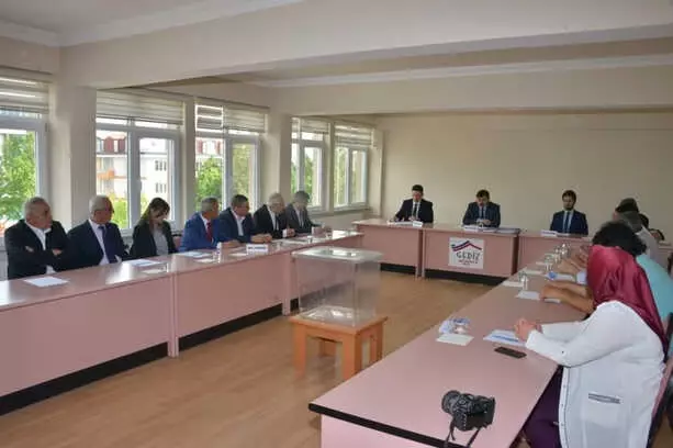 Gediz'in Yeni Belediye Başkanı Muharrem Akçadurak Oldu Gediz'in Yeni Belediye Başkanı Muharrem Akçadurak Oldu