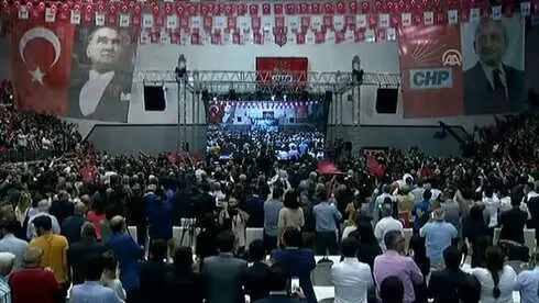 Kılıçdaroğlu ve İnce'nin Ahmet Taner Kışlalı Spor Salonu'na Gelişi Kılıçdaroğlu ve İnce'nin Ahmet Taner Kışlalı Spor Salonu'na Gelişi