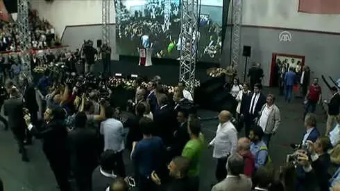 Kılıçdaroğlu ve İnce'nin Ahmet Taner Kışlalı Spor Salonu'na Gelişi Kılıçdaroğlu ve İnce'nin Ahmet Taner Kışlalı Spor Salonu'na Gelişi