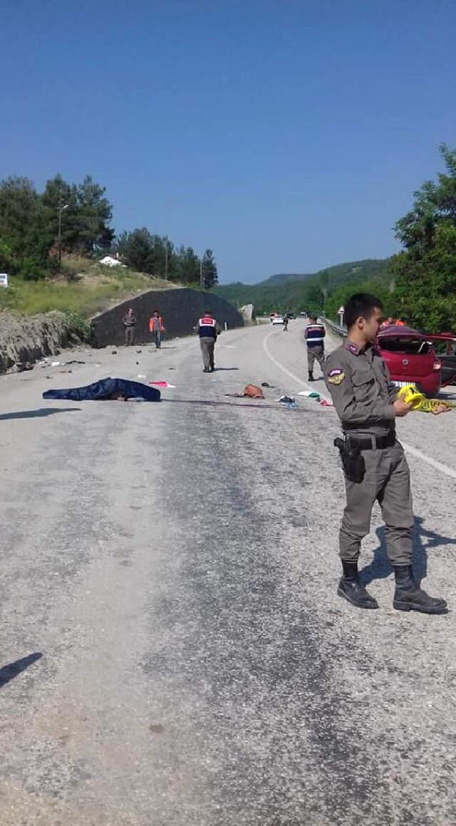 Kız İstemeye Giderken Kaza Yaptılar: 9 Aylık Bebek ve Babası Öldü, 4 Yaralı