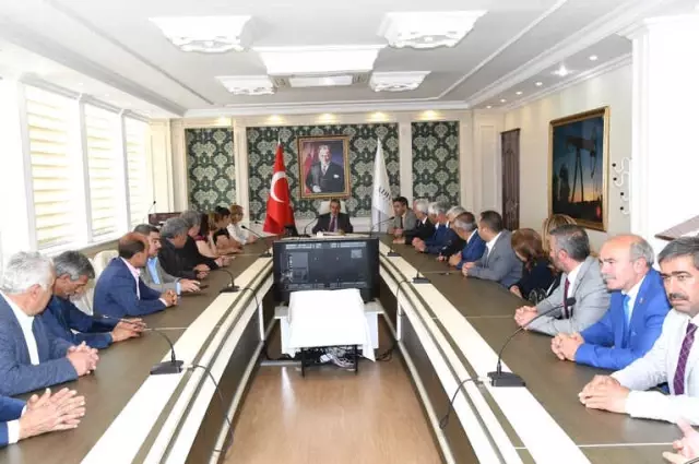 Muhtarlar Vali Kalkancı'yla Bir Araya Geldi