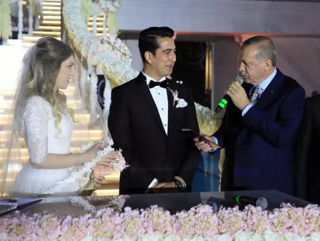Cumhurbaşkanı Erdoğan, Bakan Özhaseki'nin Kızının Nikah Şahidi Oldu Cumhurbaşkanı Erdoğan, Bakan Özhaseki'nin Kızının Nikah Şahidi Oldu