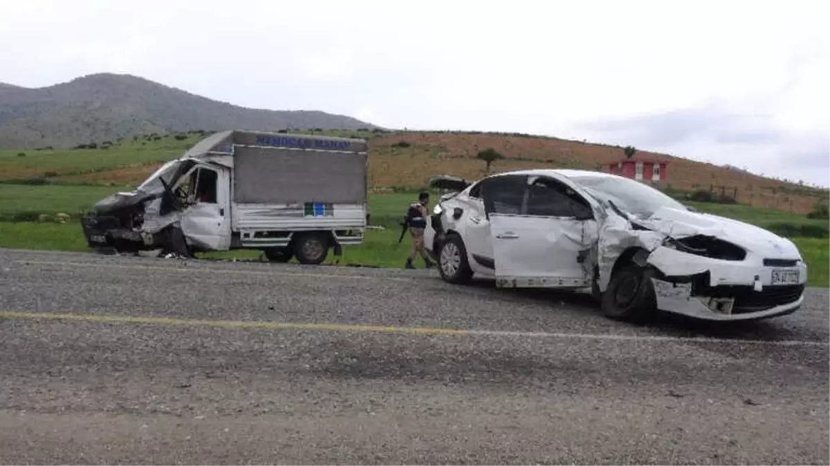 Gercüş'te Trafik Kazası: 4 Yaralı