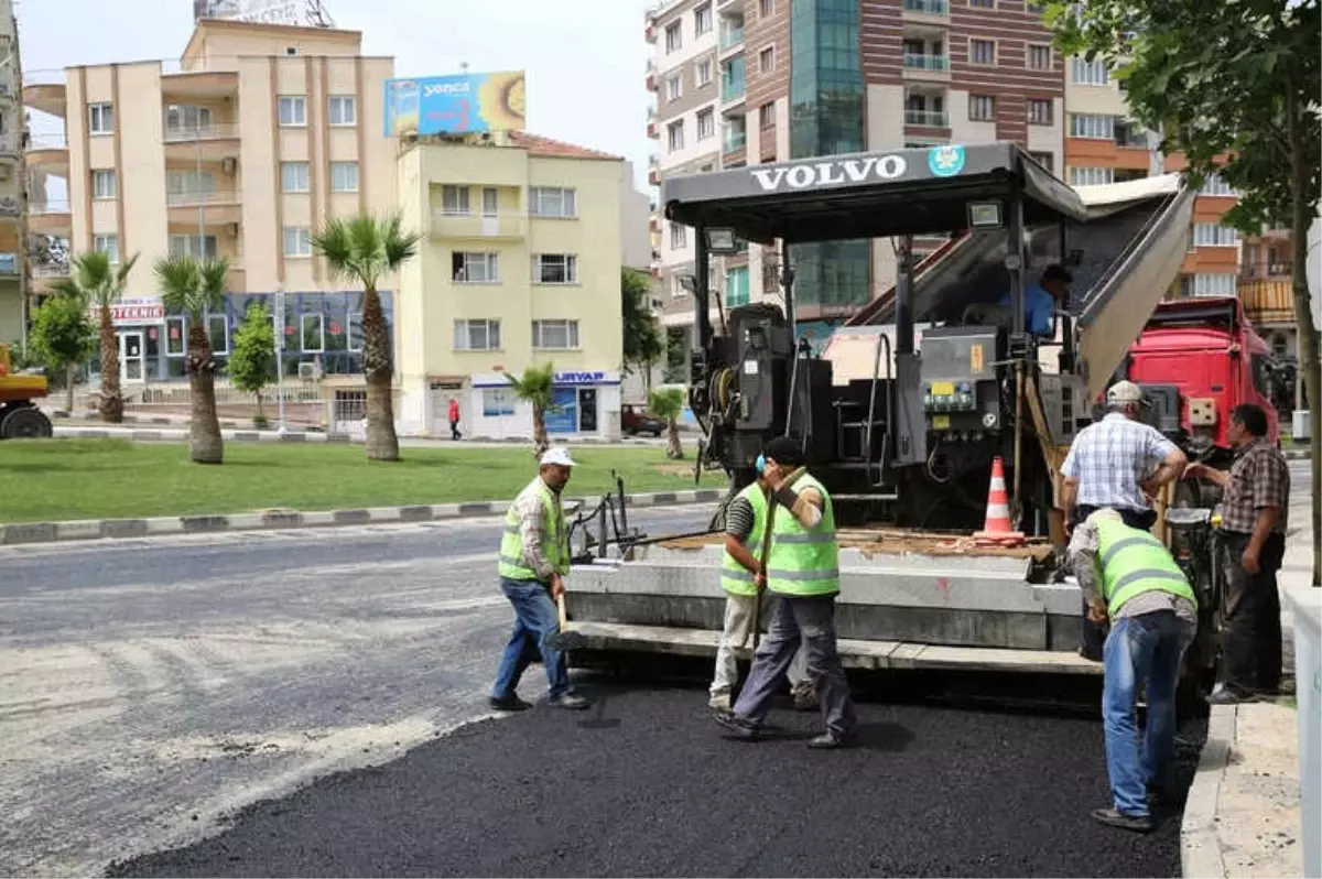 Manisa'da 15 Kilometrelik Sıcak Asfalt Çalışması