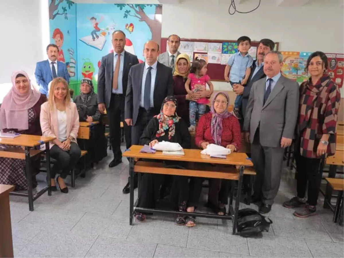 Okuma Yazma Kursu Bitirenler Sertifika Aldı