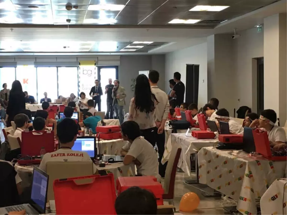 Türkiye'nin Bilişim ile Üreten Çocukları Hackidhon'da Yarıştı