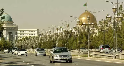 Turkmenistan Da Renkli Arabalar Yasaklandi Baskentte Beyaz Boya Kitligi Yasaniyor Haberler Dunya