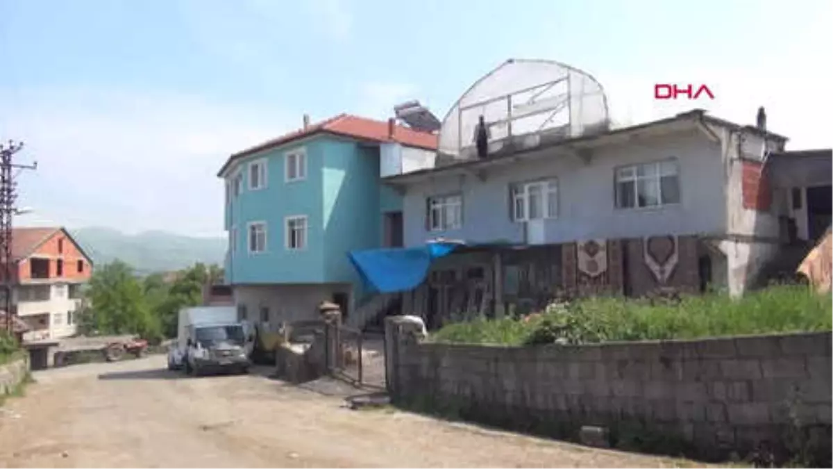 Zonguldak Evinin Çatısına Sera Kurdu Hd
