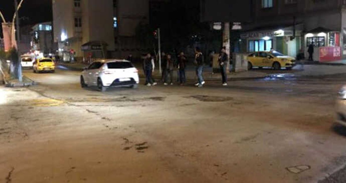 Ağrı 4,3'le Sallandı, Vatandaşlar Panikle Sokağa Döküldü