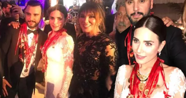 Alişan ve Buse Varol'a Kilo Kilo Altın Taktılar Alişan ve Buse Varol'a Kilo Kilo Altın Taktılar
