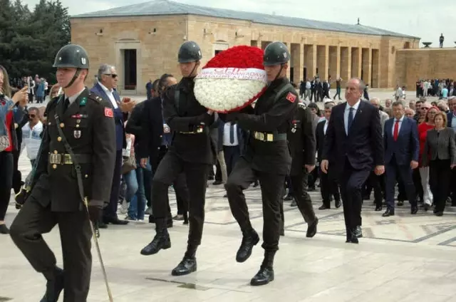 Cumhurbaşkanı Adayı İnce ve Beraberindeki Heyet Anıtkabir'i Ziyaret Etti