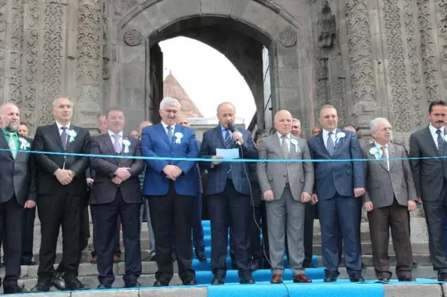 Erzurum'da Restorasyonu Tamamlanan Çifte Minareli Medrese Yeniden Hizmete Açıldı Erzurum'da Restorasyonu Tamamlanan Çifte Minareli Medrese Yeniden Hizmete Açıldı