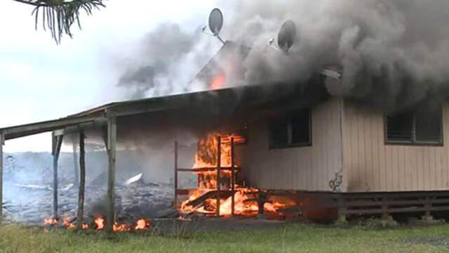 Hawaii'de lavlar 35 evi yuttu