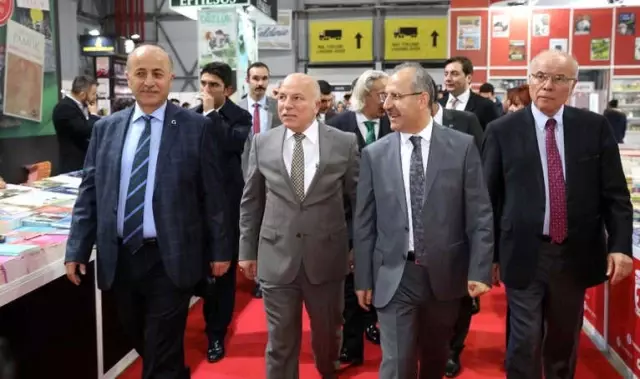 Türkiye'nin En Görkemli Kitap Fuarı Erzurum'da Açıldı Türkiye'nin En Görkemli Kitap Fuarı Erzurum'da Açıldı