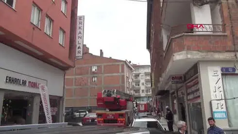 Çorum'da Genç Kız, Alevlerin İçerisinde Kalan Otoparkçıyı İçeri Girip Yanmaktan Kurtardı