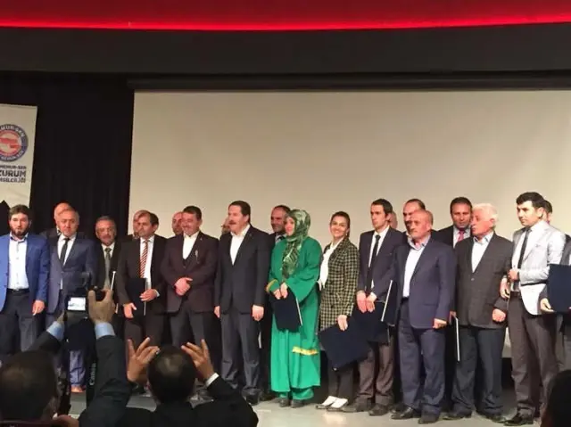 Memur Sen Genel Başkanı Ali Yalçın, 'Bir Bilenle Bilge Nesil' Projesi Ödül Törenine Katıldı. Memur Sen Genel Başkanı Ali Yalçın, 'Bir Bilenle Bilge Nesil' Projesi Ödül Törenine Katıldı.