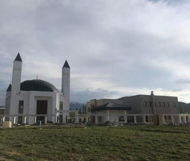 Nusret Gökçe, Doğup Büyüdüğü Köye 4,5 Milyon Liraya Külliye Yaptırdı